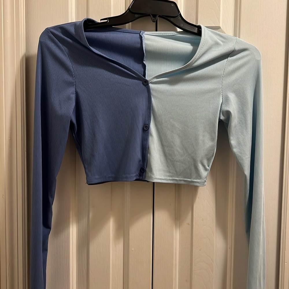 Long sleeve crop top